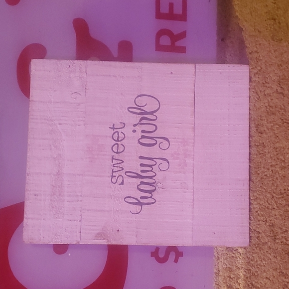 Wooden sign for baby's girl's room - Picture 1 of 5